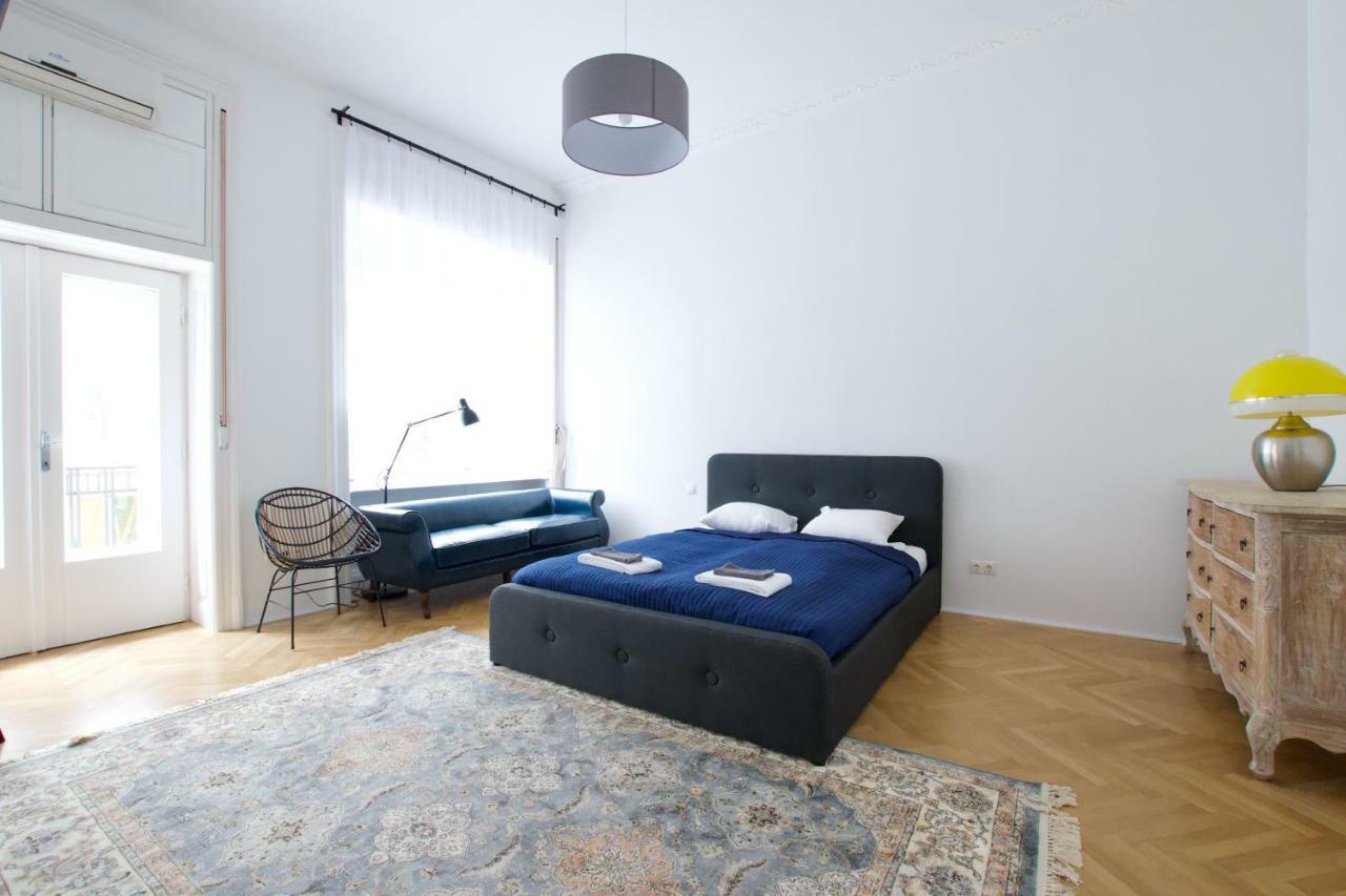 Luxury Apartment By Hi5 - Oktober 6 Street Будапеща Екстериор снимка