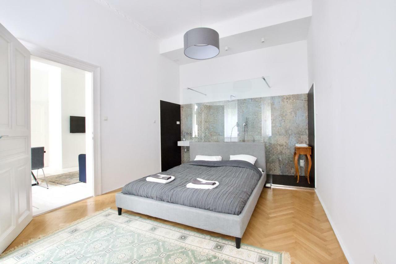 Luxury Apartment By Hi5 - Oktober 6 Street Будапеща Екстериор снимка